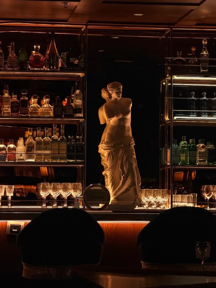 Venus statue behind a warmly lit hotel bar